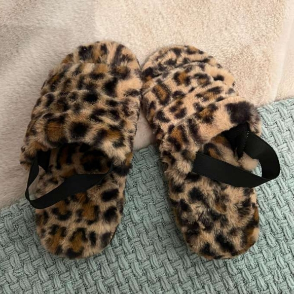 👣ROOTED SOUL Cheetah/Leopard Print Slippers footwear - Picture 1 of 10